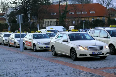 taxi service in frankfurt germany